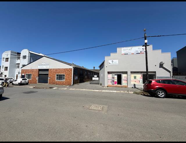 2,092M² WAREHOUSE FOR SALE IN ARCADIA